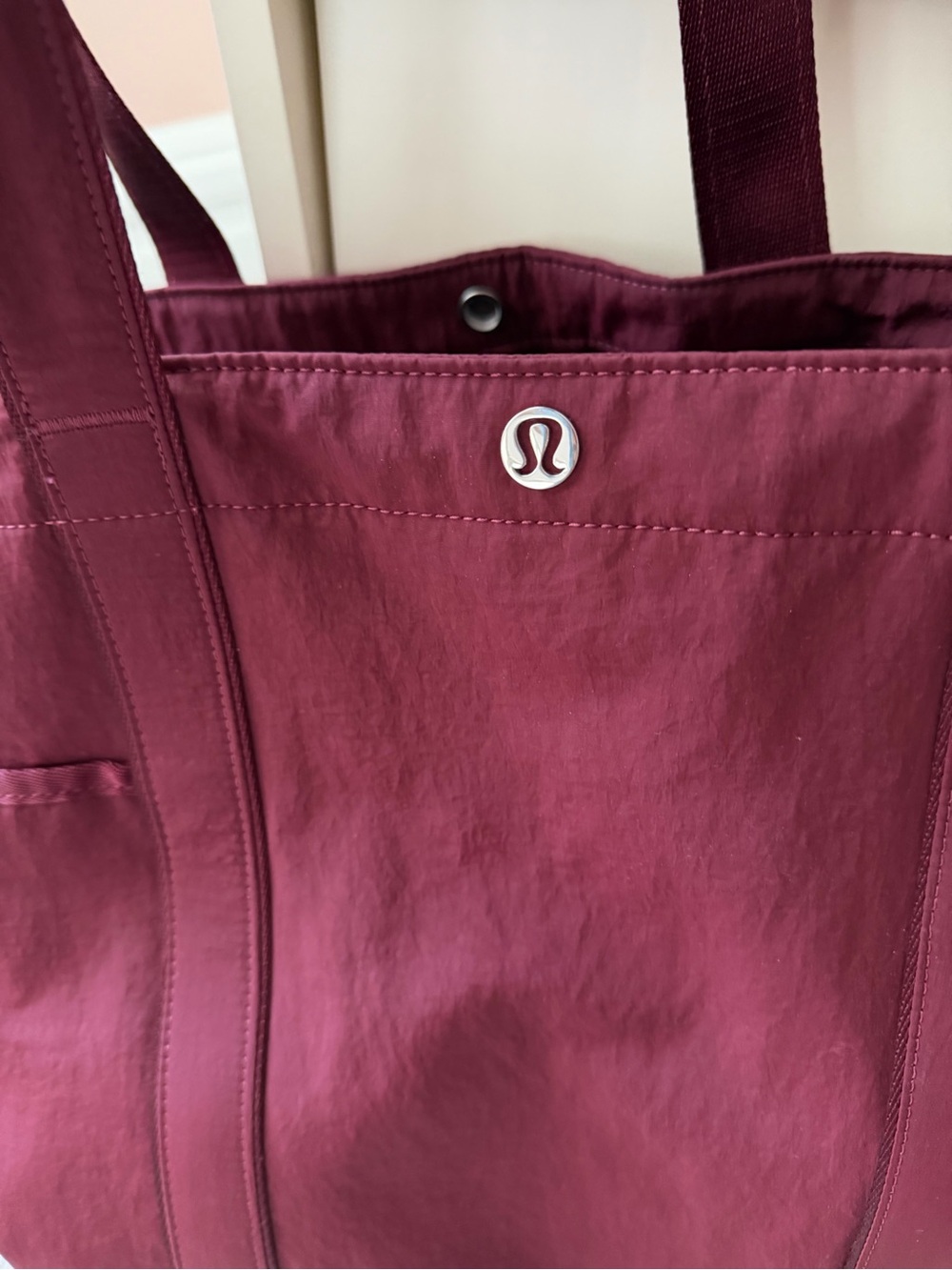 Lululemon Daily Multi-Pocket Tote Bag 20L in Burgundy Bay - Picture 5 of 15